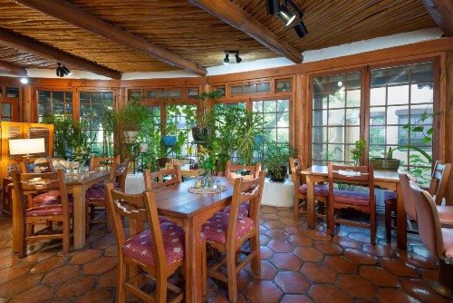 Inn on La Loma Plaza - image 8