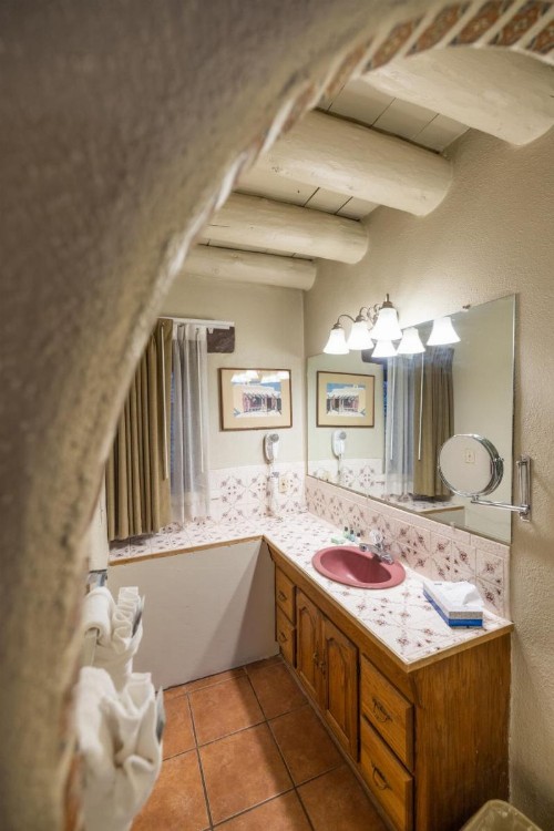 Sagebrush Inn & Suites - image 12