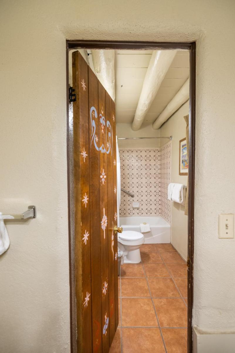 Sagebrush Inn & Suites - image 3