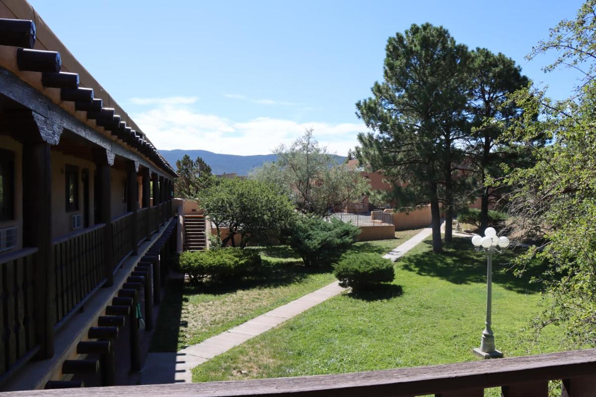 Sagebrush Inn & Suites - image 5