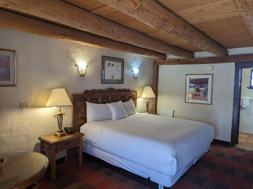 Sagebrush Inn & Suites - image 9