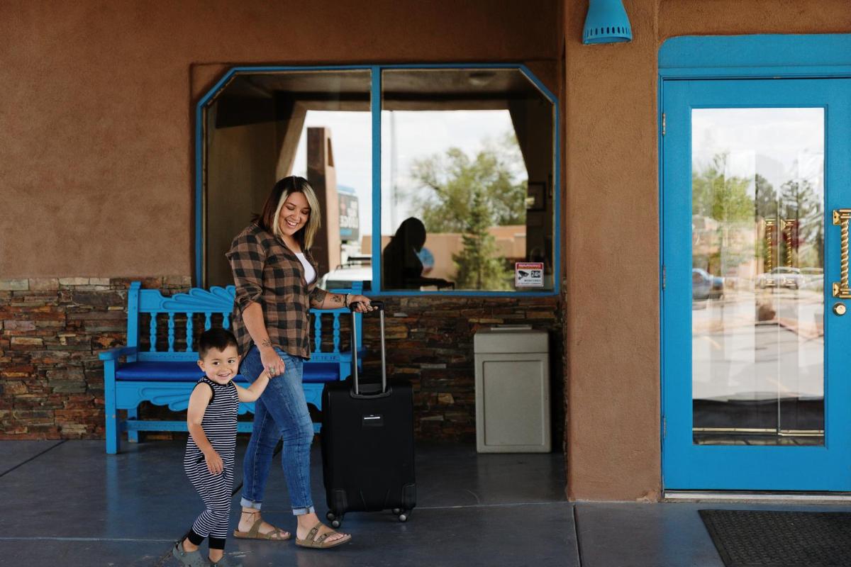Taos Valley Lodge - image 2