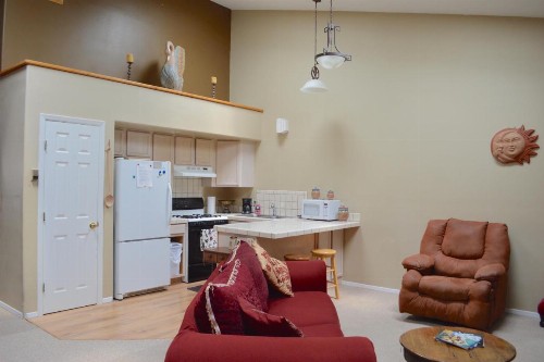 Adorable Taos Townhome - image 11
