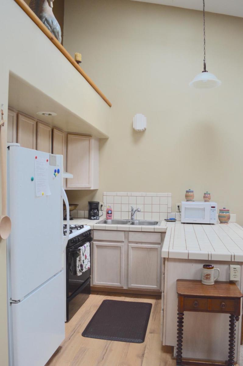 Adorable Taos Townhome - image 5