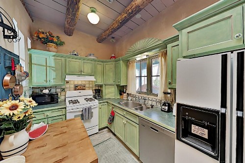 Inger Jirby Guest House #6 - image 1