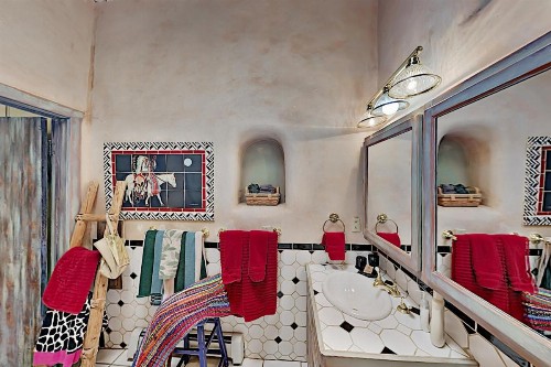 Inger Jirby Guest House #6 - image 6