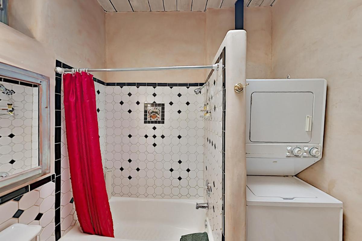 Inger Jirby Guest House #6 - image 7