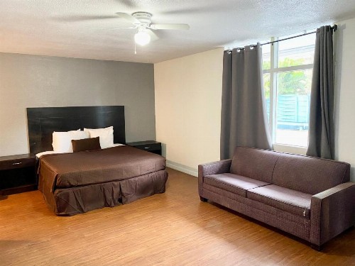 Tarpon Inn - image 20