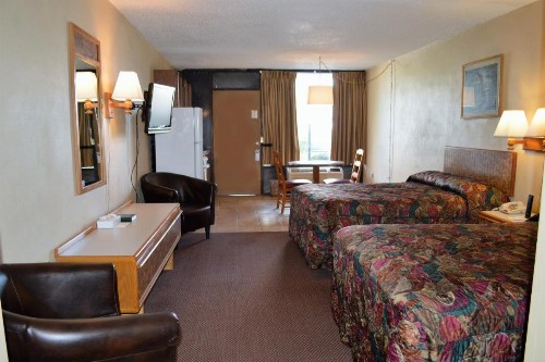 Tarpon Shores Inn - image 12