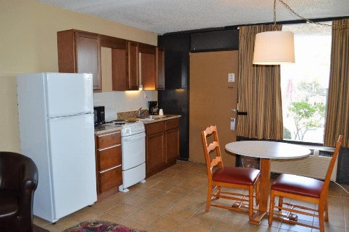 Tarpon Shores Inn - image 13