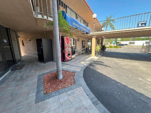 Tarpon Shores Inn - image 8
