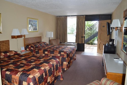 Tarpon Shores Inn - image 9