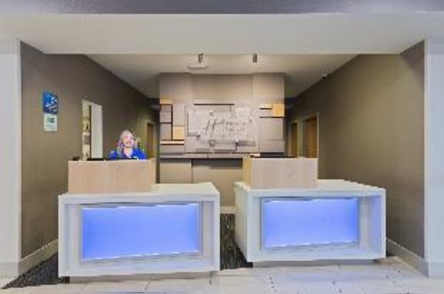 Holiday Inn Express & Suites Tavares an IHG Hotel - image 13
