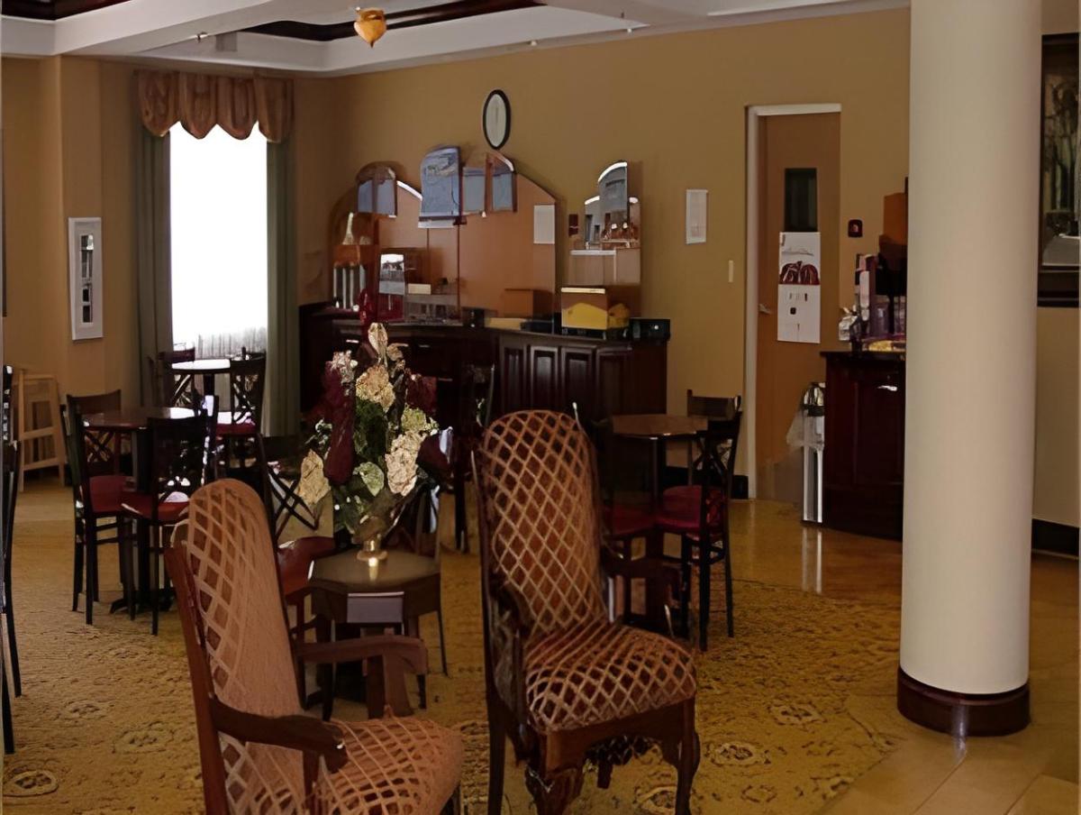 Holiday Inn Express & Suites Tavares an IHG Hotel - image 2