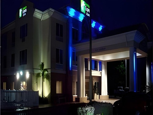Holiday Inn Express & Suites Tavares an IHG Hotel - image 6