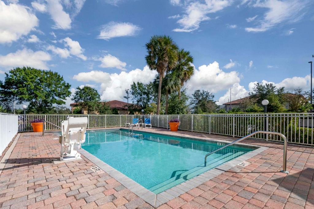 Comfort Inn & Suites Tavares North - image 3