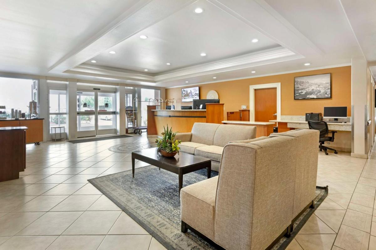 Best Western Plus Country Park Hotel - image 2