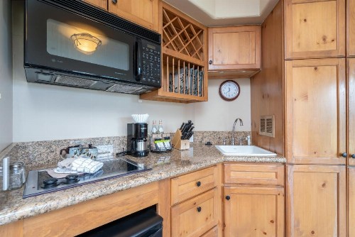 Inn at Lost Creek - image 21