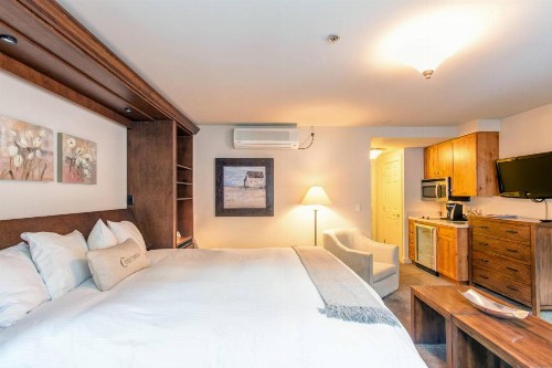 Hotel Columbia - image 39
