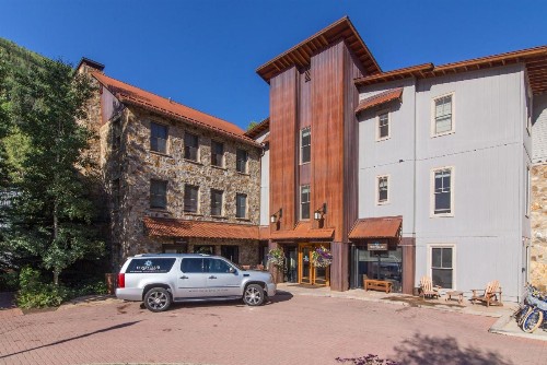 River Club - image 11