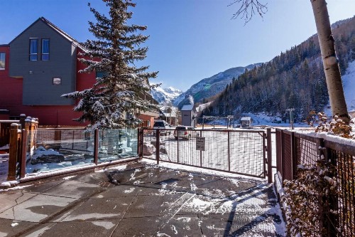Double Diamond Ski-in/Ski-out Chalet - image 6