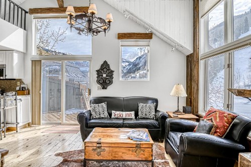 Double Diamond Ski-in/Ski-out Chalet - image 7