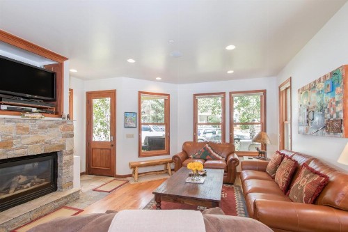 PACIFIC ST TOWNHOUSE II by Exceptional Stays - image 11