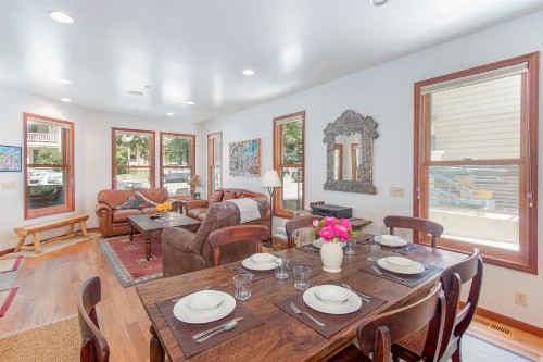 PACIFIC ST TOWNHOUSE II by Exceptional Stays - image 12