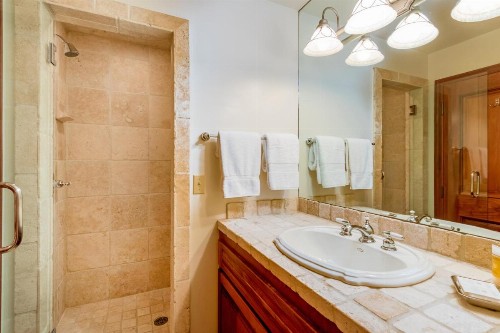 PACIFIC ST TOWNHOUSE II by Exceptional Stays - image 8