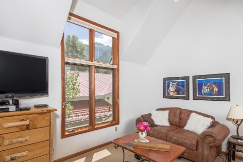 PACIFIC ST TOWNHOUSE II by Exceptional Stays - image 9