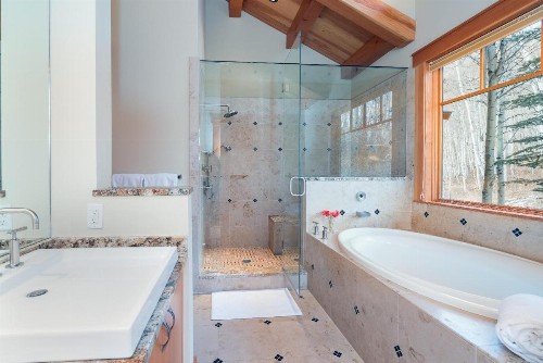 GRAND VISTA by Exceptional Stays - image 8