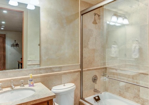 211 A SOUTH OAK by Exceptional Stays - image 7