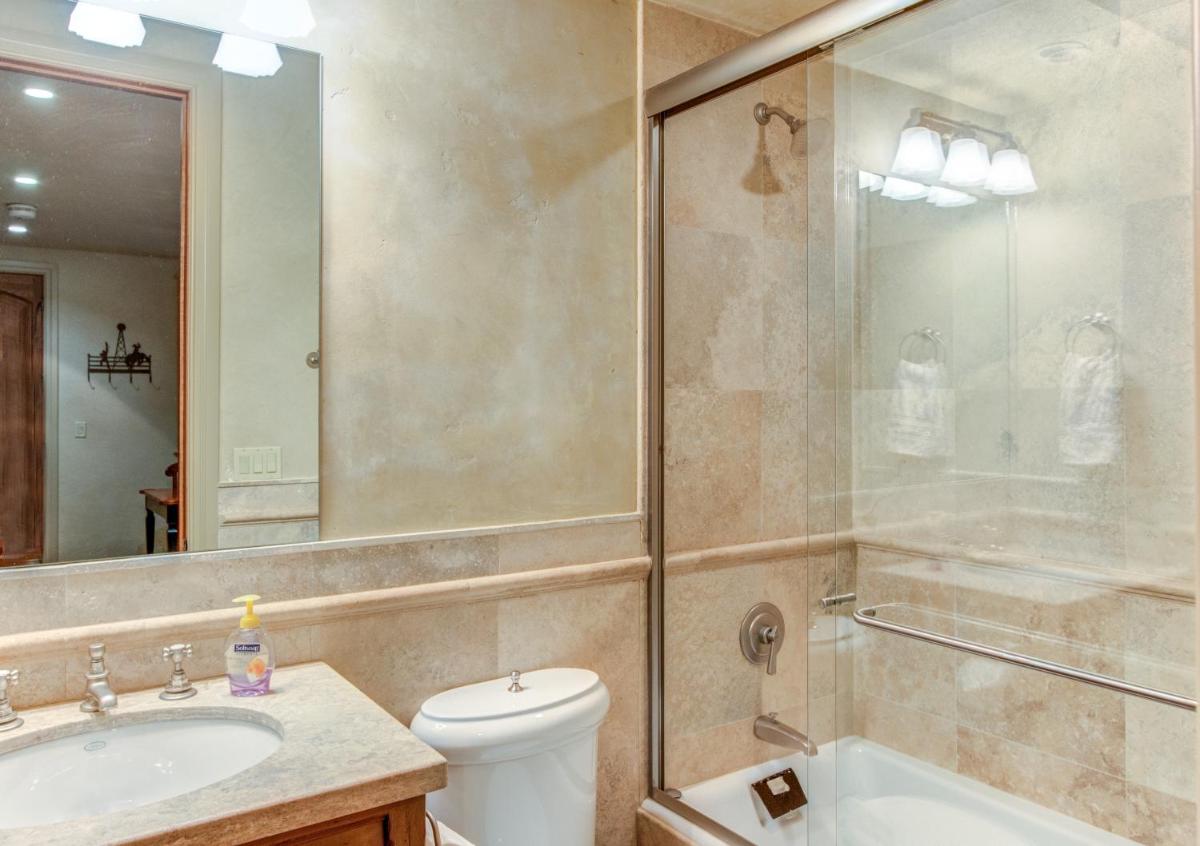 211 A SOUTH OAK by Exceptional Stays - image 7