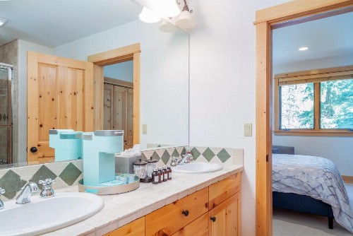 MOUNTAIN MELODY by Exceptional Stays - image 10