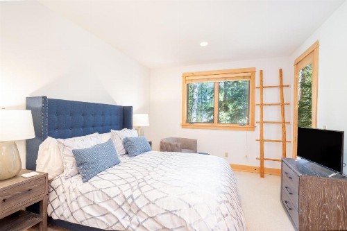 MOUNTAIN MELODY by Exceptional Stays - image 12