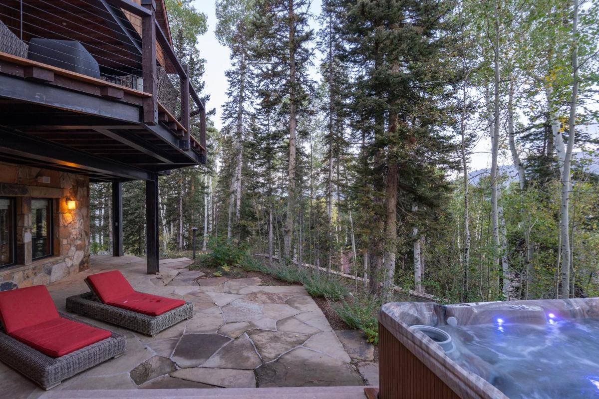 ALPENGLOW by Exceptional Stays - image 3