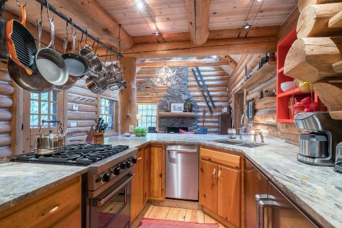 YELLOW BRICK CABIN by Exceptional Stays - image 10