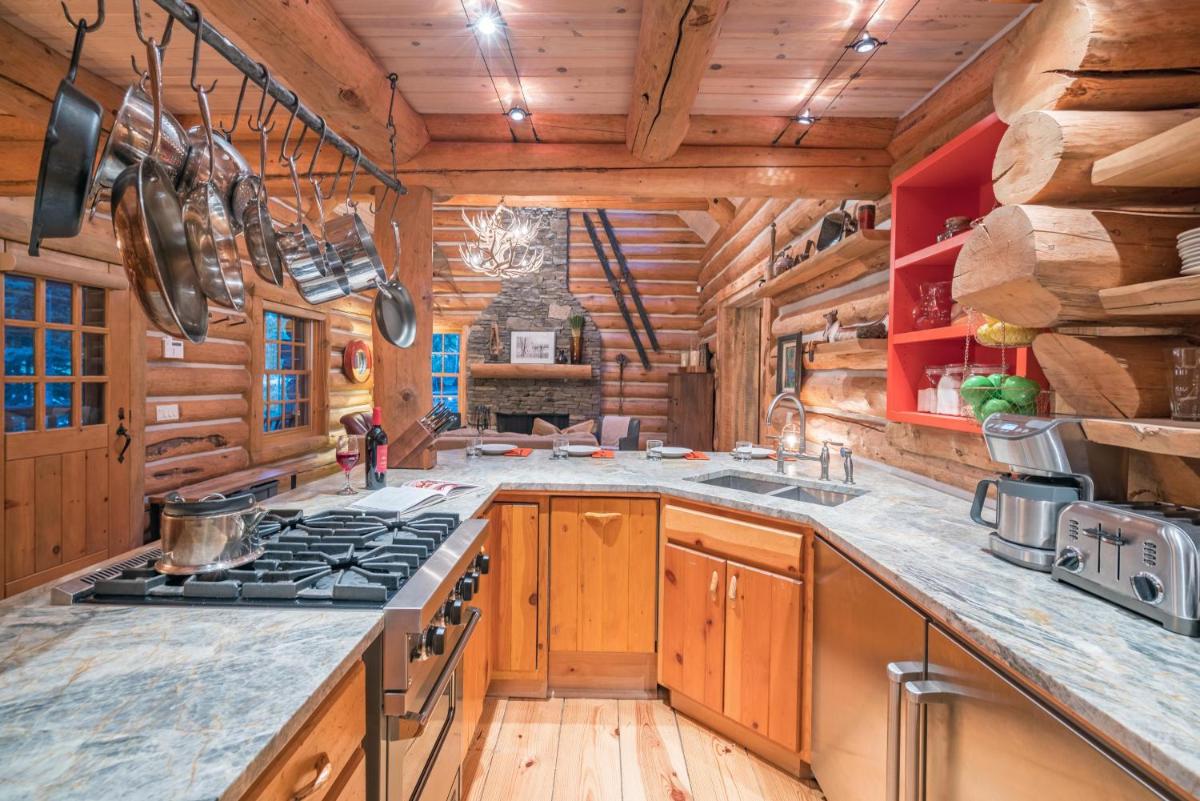 YELLOW BRICK CABIN by Exceptional Stays - image 7