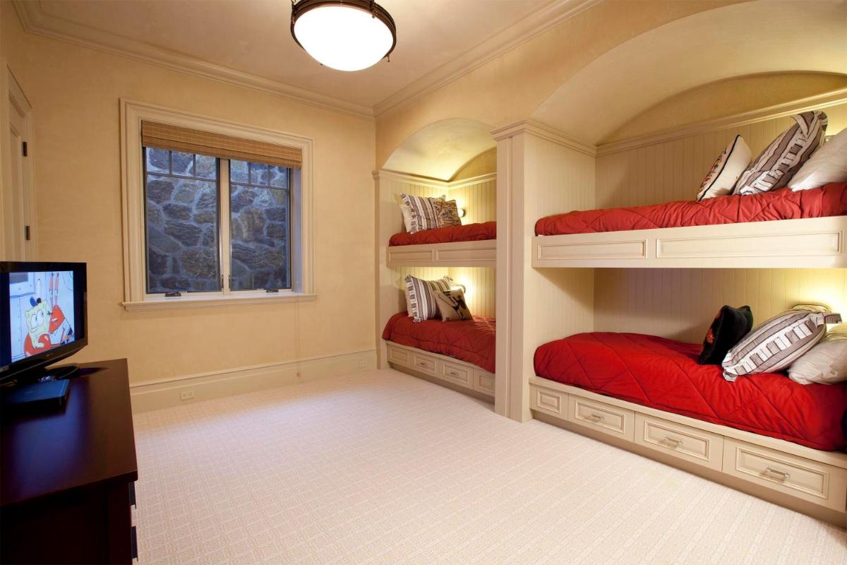 HOOD PARK MANOR by Exceptional Stays - image 7