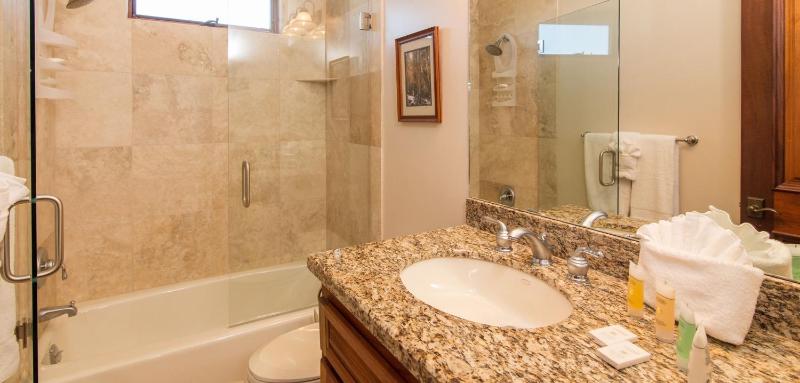LODGE ON THE POINT by Exceptional Stays - image 5