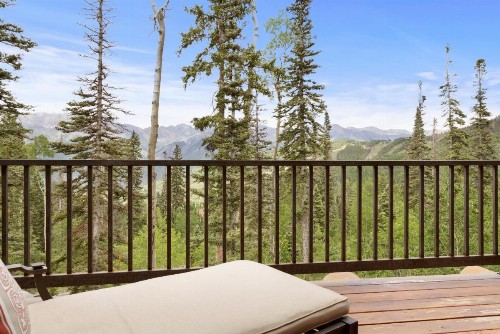 HILLTOP HIDEAWAY by Exceptional Stays - image 34