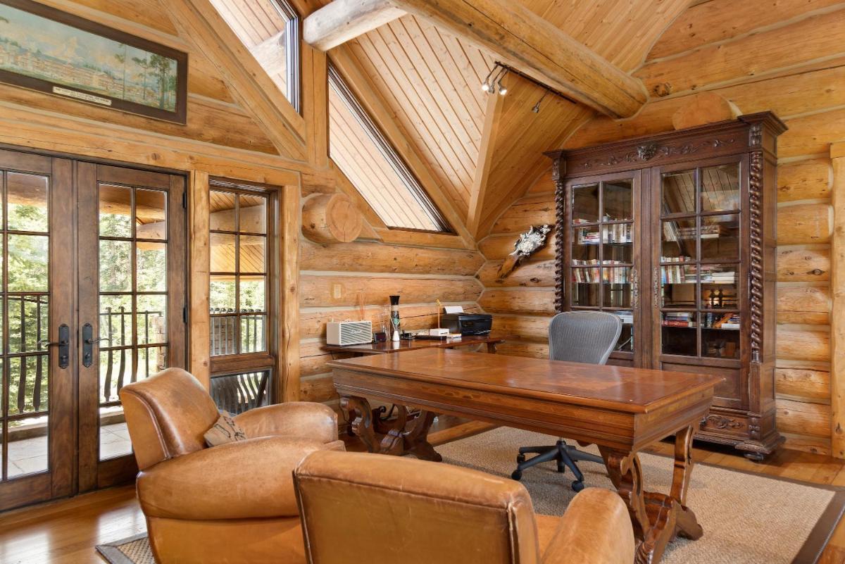 HILLTOP HIDEAWAY by Exceptional Stays - image 7