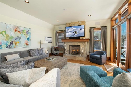 Lorian 4 - Luxurious Ski-In Ski-Out Forest Condo - image 6