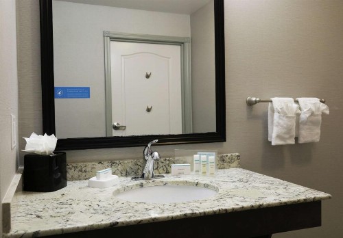 Hampton Inn & Suites Temecula - image 23