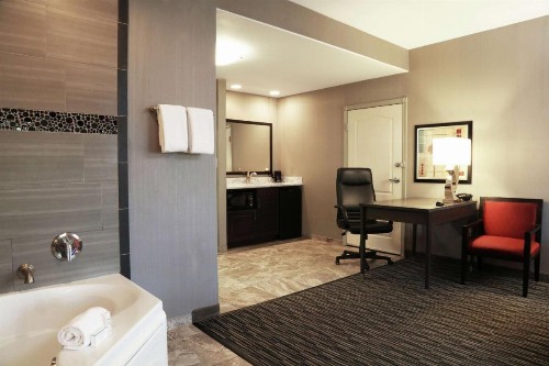 Hampton Inn & Suites Temecula - image 36