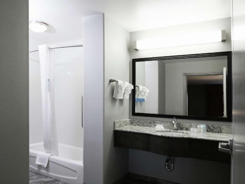 Hampton Inn & Suites Temecula - image 49