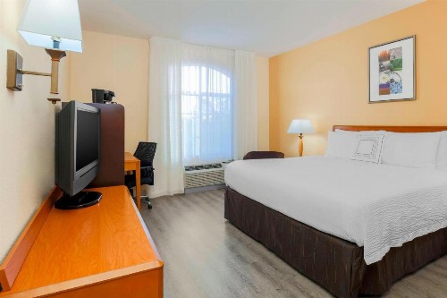 Fairfield Inn & Suites Temecula - image 8