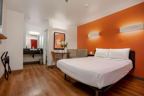 Motel 6-Temecula CA - Historic Old Town - image 11