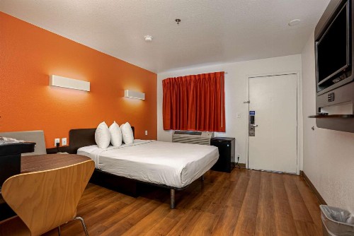Motel 6-Temecula CA - Historic Old Town - image 14