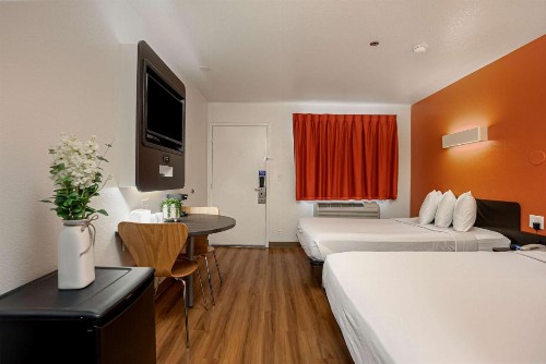 Motel 6-Temecula CA - Historic Old Town - image 16